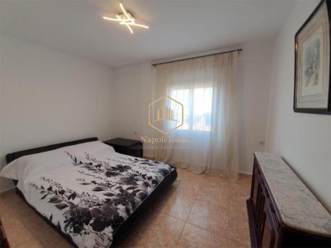 Amplia vivienda con vistas despejadas y excelente ubicación