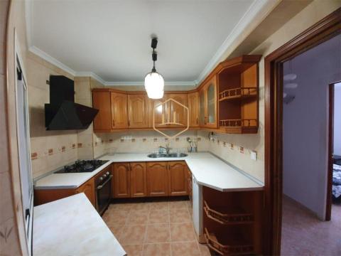 Amplia vivienda con vistas despejadas y excelente ubicación