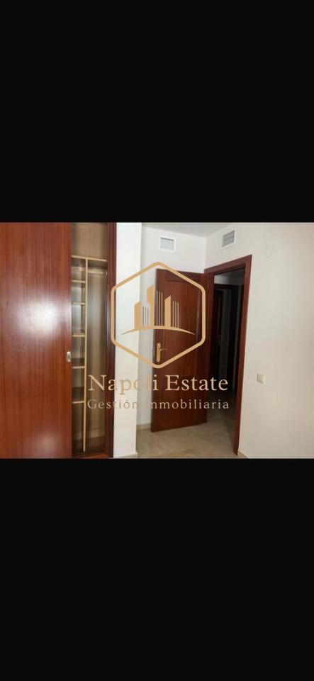 Napoli Estate presenta - Amplio piso de 3 dormitorios para larga temporada sin muebles