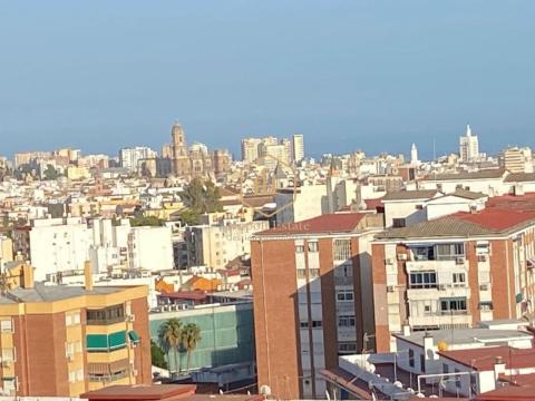 Se vende piso reformado con vistas panorámicas al mar y a toda la ciudad de Málaga