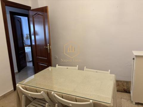 NAPOLI ESTATE presenta esta excelente oportunidad de vivienda en la zona de Martiricos - La Roca, una de las áreas más consolidadas y mejor conectadas de Málaga.