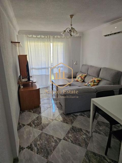 NAPOLI ESTATE presenta este luminoso piso a pasos del mar en Huelin