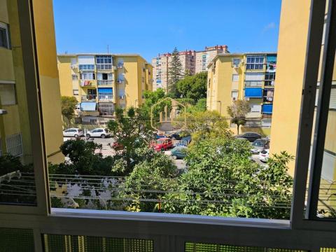 NAPOLI ESTATE presenta este luminoso piso a pasos del mar en Huelin