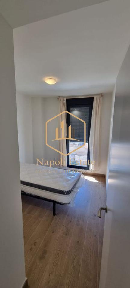 NAPOLI ESTATE presenta piso de obra reciente con garaje y trastero en Ortega y Gasset