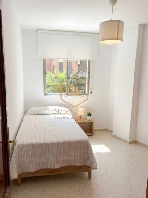 ALQUILER DE VIVIENDA DE 3 DORMITORIOS CON GARAJE INCLUIDO EN EL CENTRO DE MÁLAGA - PERCHEL SUR