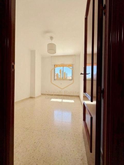 ALQUILER DE VIVIENDA DE 3 DORMITORIOS CON GARAJE INCLUIDO EN EL CENTRO DE MÁLAGA - PERCHEL SUR